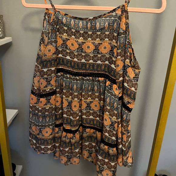 Cut out shoulder top - Picture 3 of 3